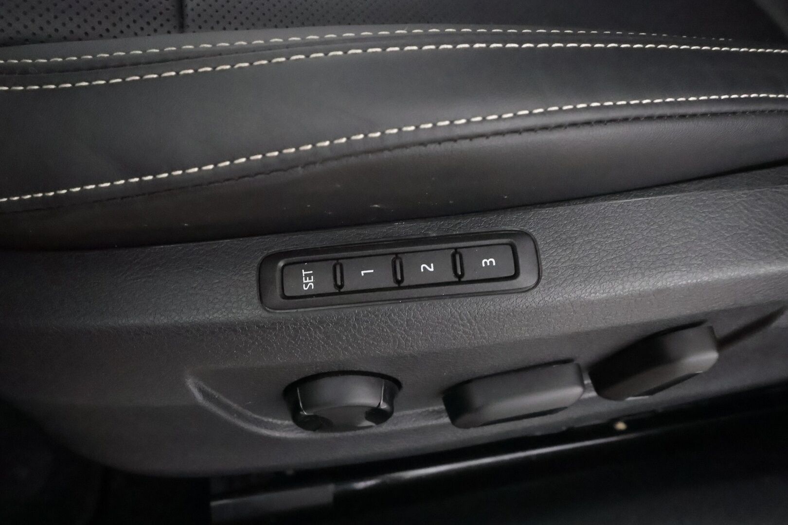 SKODA SUPERB 2023 Combi Style 1.4 TSI iV 160kW DSG * ACC / Webasto / Koukku / Ilmastoitu muistipenkki / Matrix-LED / Nahkaverhoilu * - Merkkihuollettu / 2xLataus