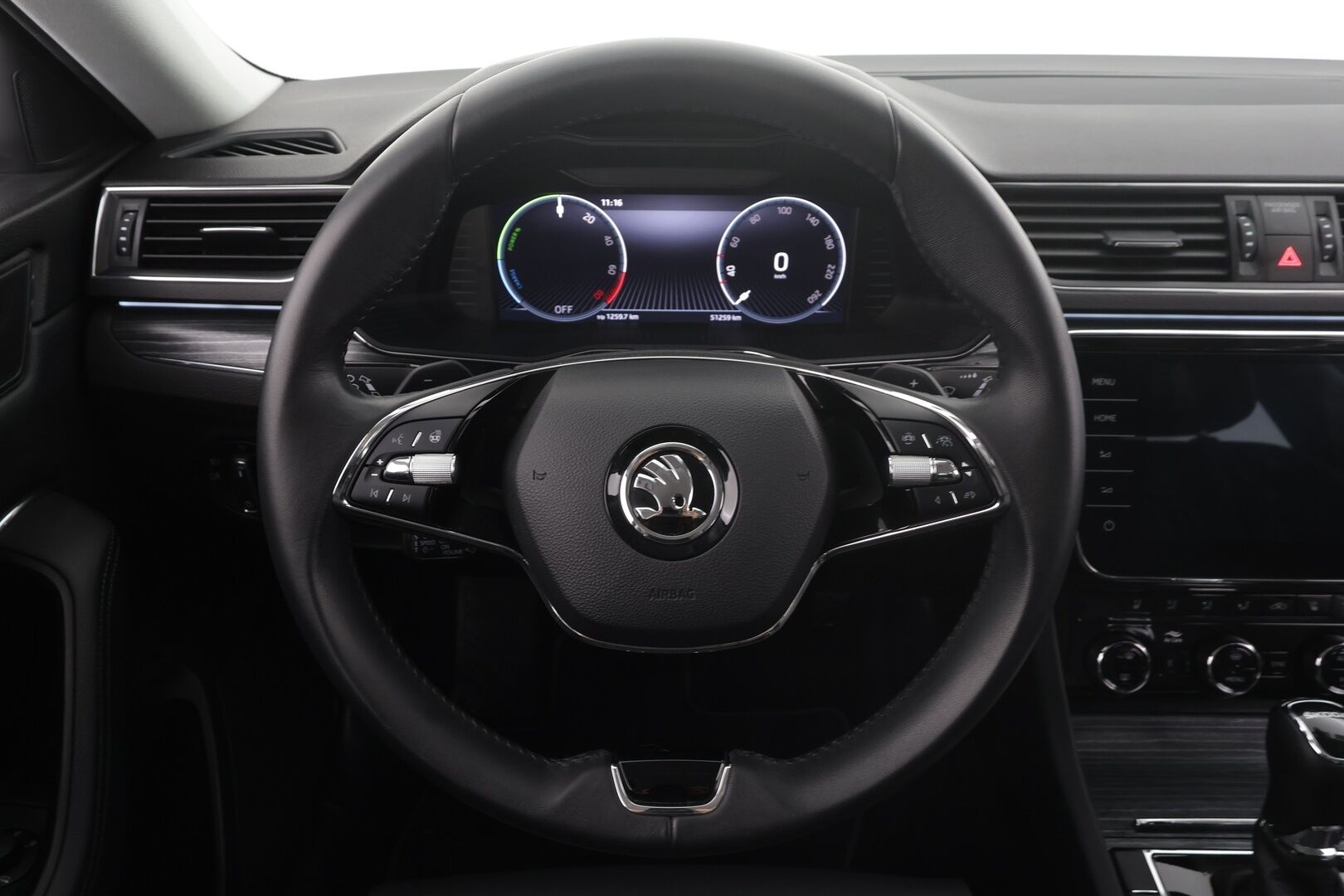 SKODA SUPERB 2023 Combi Style 1.4 TSI iV 160kW DSG * ACC / Webasto / Koukku / Ilmastoitu muistipenkki / Matrix-LED / Nahkaverhoilu * - Merkkihuollettu / 2xLataus