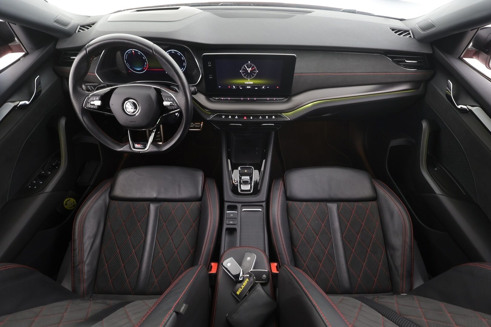 SKODA OCTAVIA RS 2024 Combi 1.4 TSI PHEV RS iV DSG * ACC / HUD / Webasto / Koukku / Panorama / Matrix-LED / Hierovat muistipenkit * - Canton / Sporttipenkit / Merkkihuollettu / Kahdet Renkaat / 2X Lataus 