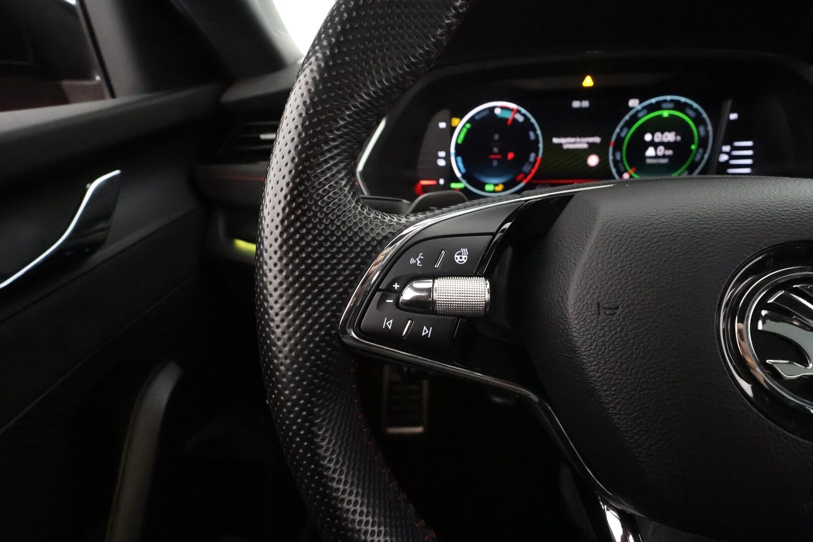 SKODA OCTAVIA RS 2024 Combi 1.4 TSI PHEV RS iV DSG * ACC / HUD / Webasto / Koukku / Panorama / Matrix-LED / Hierovat muistipenkit * - Canton / Sporttipenkit / Merkkihuollettu / Kahdet Renkaat / 2X Lataus 