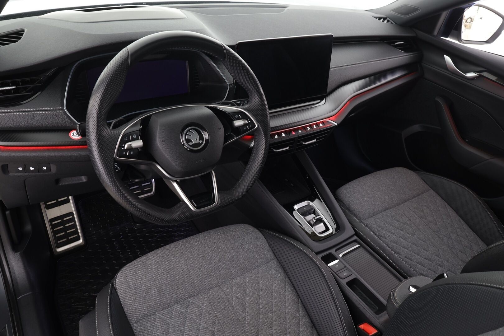 SKODA OCTAVIA 2025 2.0TDI 110kw Sportline DSG * Facelift / ACC / HUD / Webasto / Panorama / Muistipenkit / Matrix-LED / 360° / Canton / * - Merkkihuollettu / Kahdet Renkaat / Huippuvarusteet