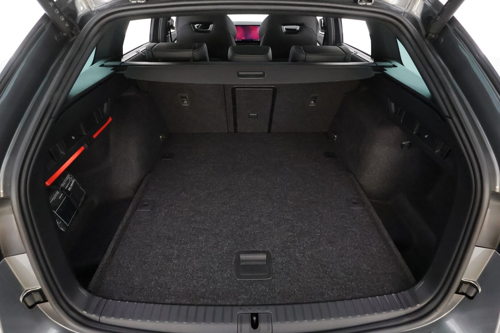 SKODA OCTAVIA 2025 2.0TDI 110kw Sportline DSG * Facelift / ACC / HUD / Webasto / Panorama / Muistipenkit / Matrix-LED / 360° / Canton / * - Merkkihuollettu / Kahdet Renkaat / Huippuvarusteet