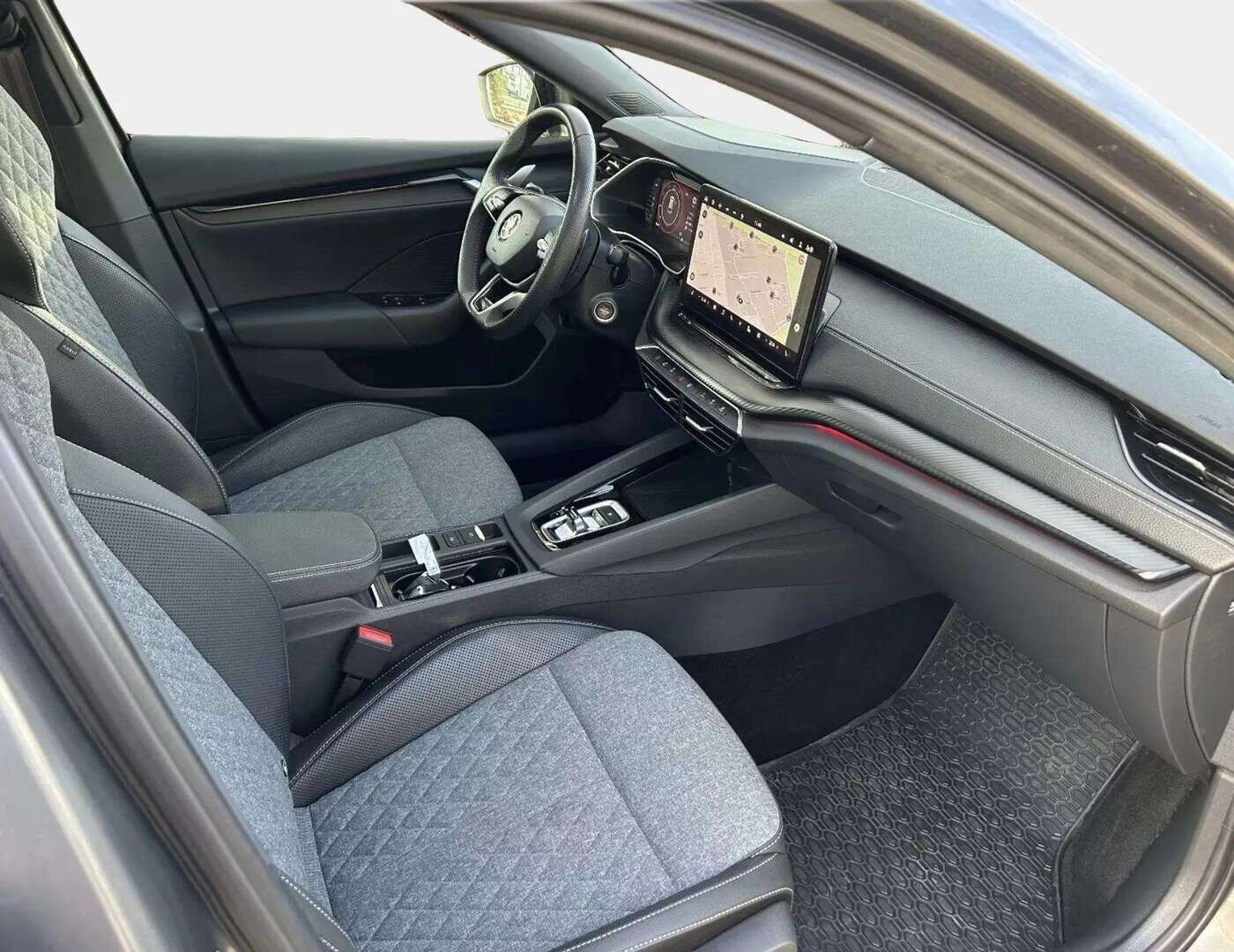 SKODA OCTAVIA 2025 2.0TDI 110kw Sportline DSG * ACC / HUD / Webasto / Panorama / Muistipenkit / Matrix-LED / 360° / Canton / Keyless * - Merkkihuollettu / Kahdet Renkaat / Huippuvarusteet