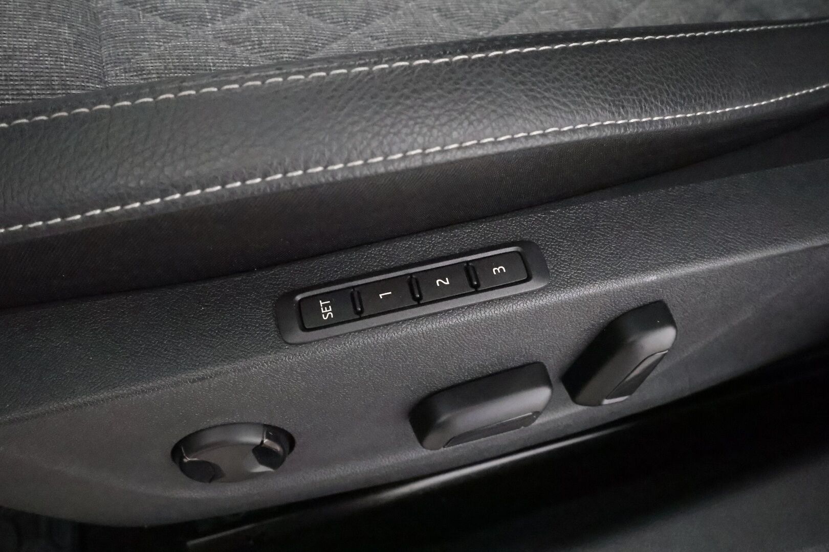 SKODA OCTAVIA 2025 2.0TDI 110kw Sportline DSG * Facelift / ACC / HUD / Webasto / Panorama / Muistipenkit / Matrix-LED / 360° / Canton / * - Merkkihuollettu / Kahdet Renkaat / Huippuvarusteet