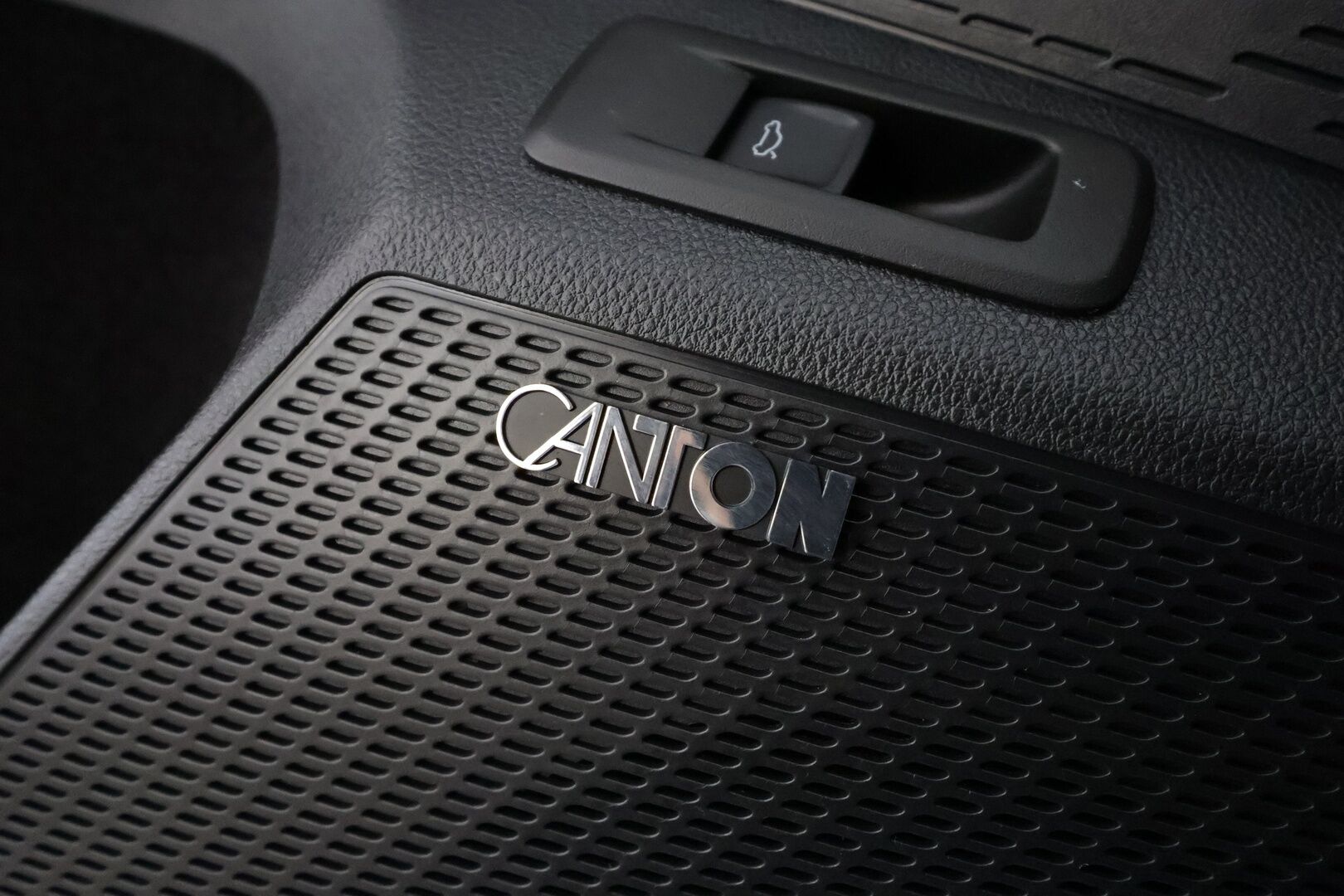 SKODA OCTAVIA 2025 2.0TDI 110kw Sportline DSG * Facelift / ACC / HUD / Webasto / Panorama / Muistipenkit / Matrix-LED / 360° / Canton / * - Merkkihuollettu / Kahdet Renkaat / Huippuvarusteet