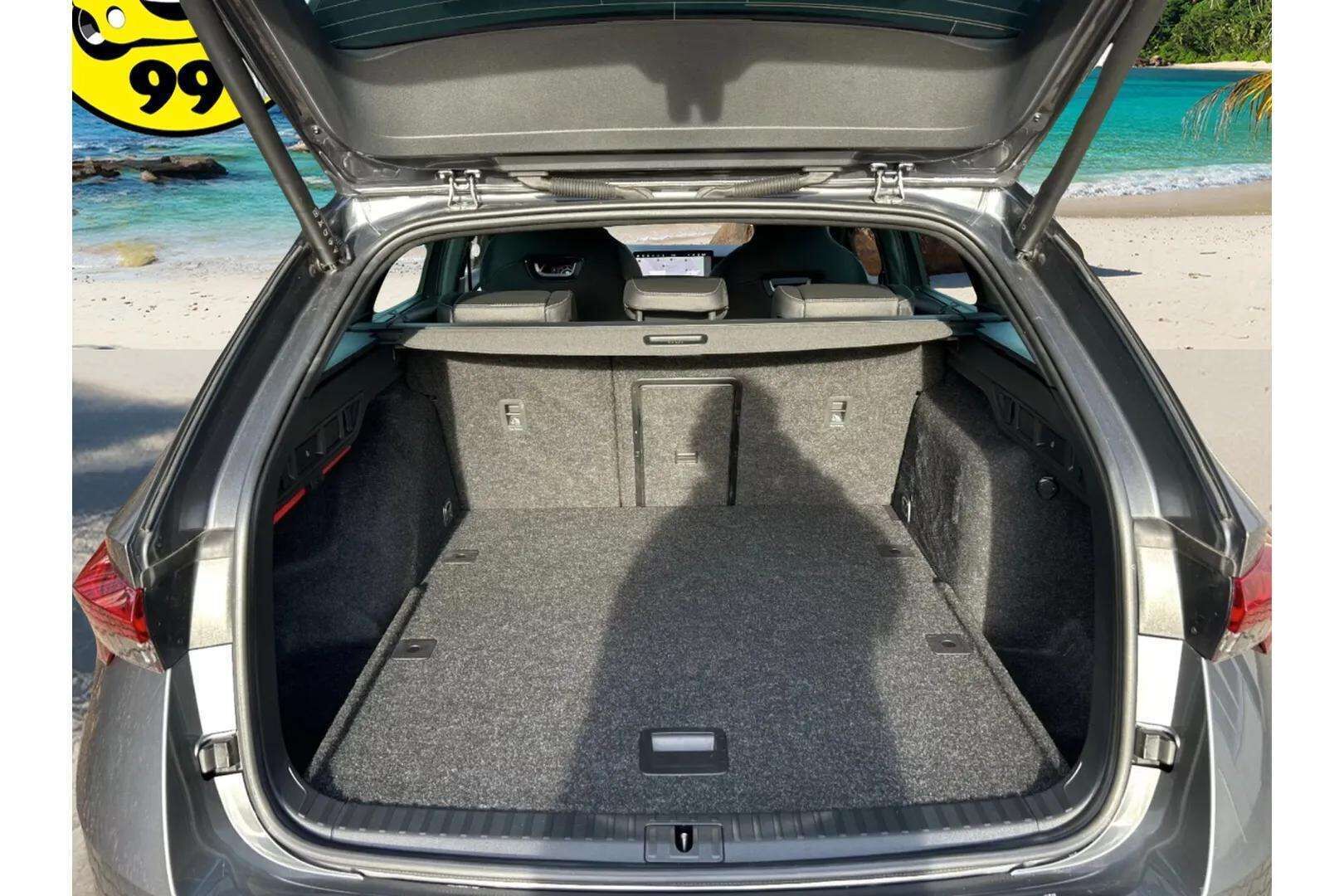 SKODA OCTAVIA 2025 2.0TDI 110kw Sportline DSG * ACC / HUD / Webasto / Panorama / Muistipenkit / Matrix-LED / 360° / Canton / Keyless * - Merkkihuollettu / Kahdet Renkaat / Huippuvarusteet