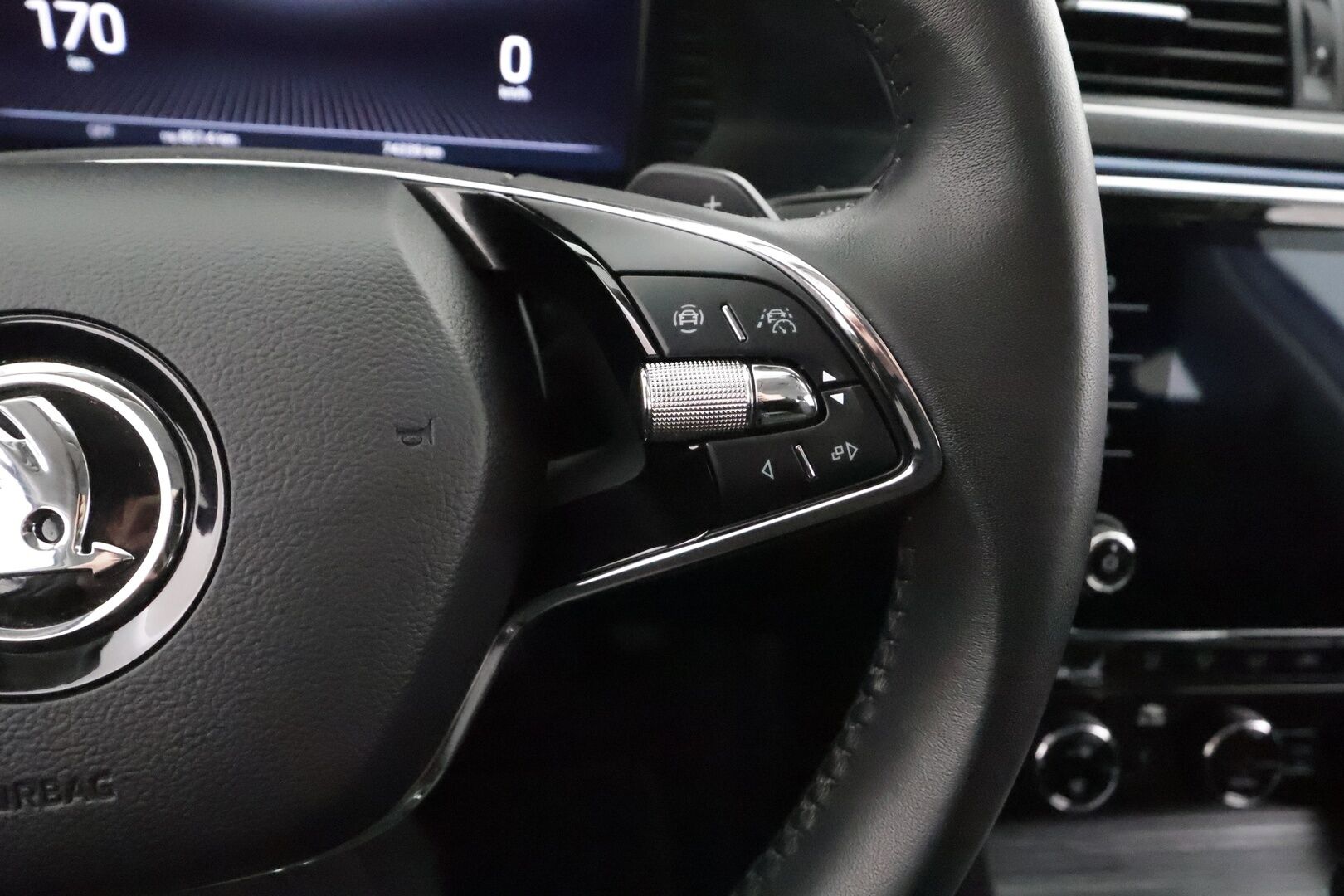 SKODA SUPERB 2024 1.4 TSi iV Style DSG * ACC / Skoda crystal light / Webasto / Koukku / Muistipenkki / Apple&Android * - Merkkihuollettu / Kahdet Renkaat / 2x Lataus