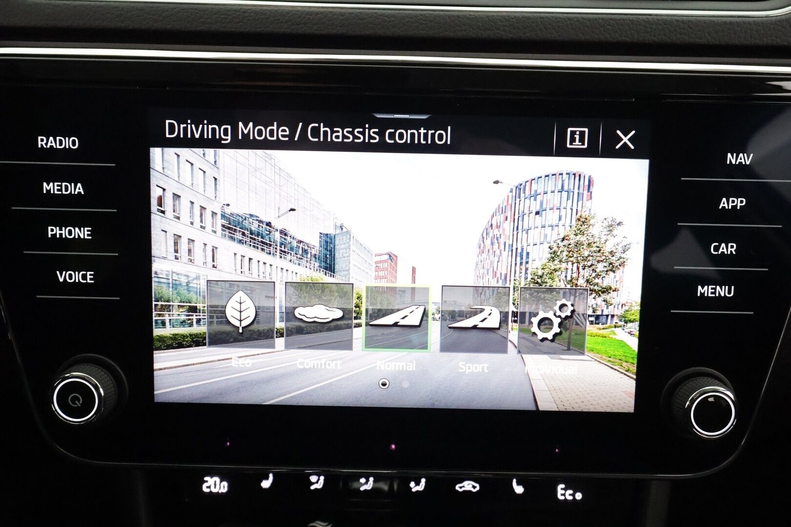 SKODA SUPERB 2024 1.4 TSi iV Style DSG * ACC / Skoda crystal light / Webasto / Koukku / Muistipenkki / Apple&Android * - Merkkihuollettu / Kahdet Renkaat / 2x Lataus