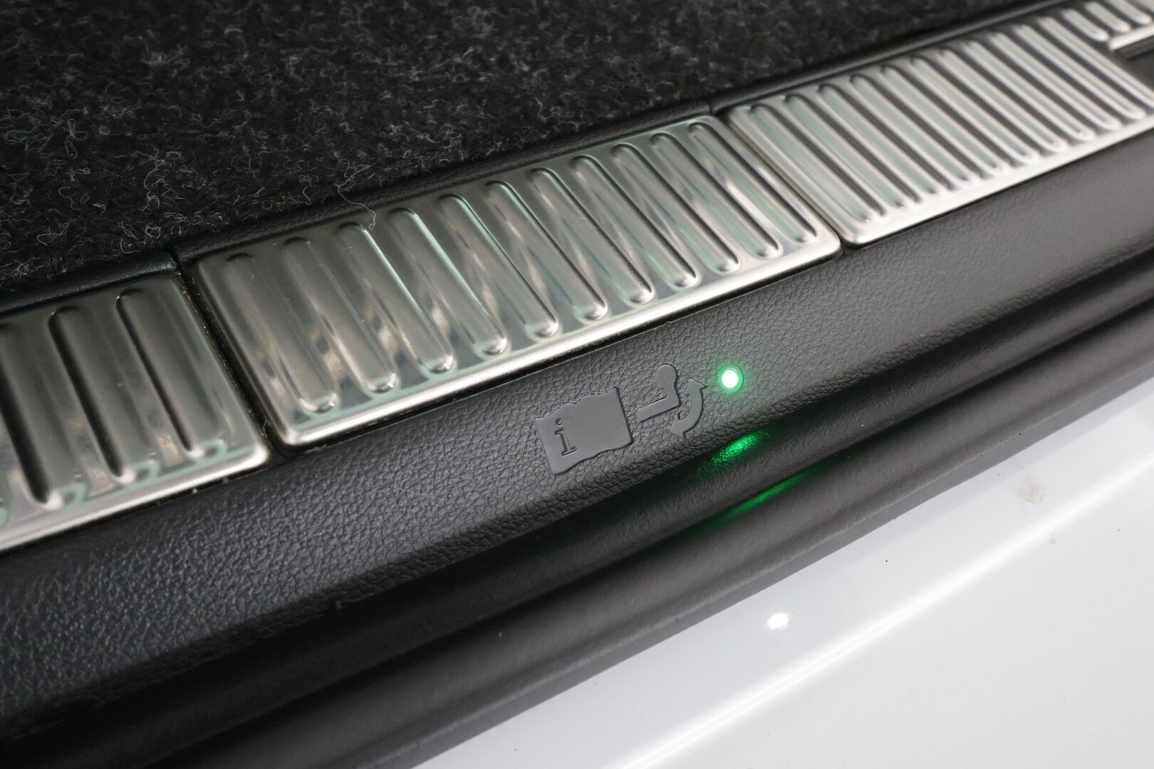 SKODA SUPERB 2024 1.4 TSi iV Style DSG * ACC / Skoda crystal light / Webasto / Koukku / Muistipenkki / Apple&Android * - Merkkihuollettu / Kahdet Renkaat / 2x Lataus