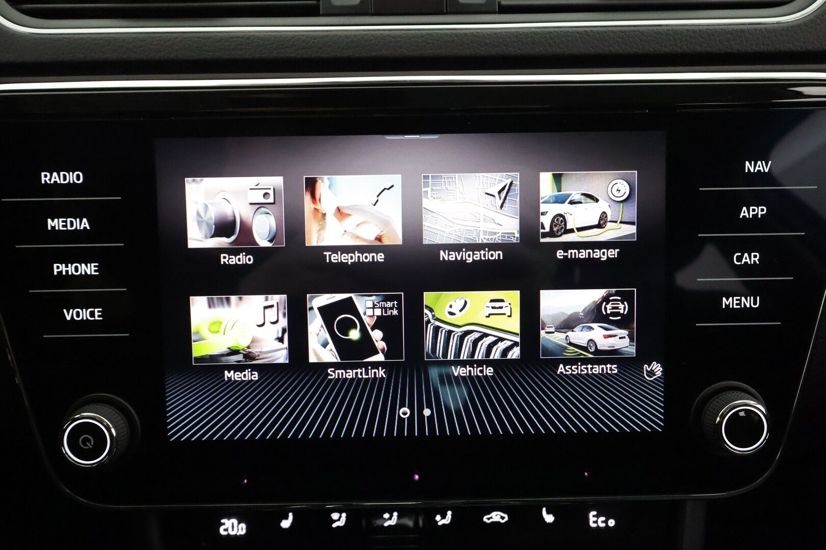 SKODA SUPERB 2024 1.4 TSi iV Style DSG * ACC / Skoda crystal light / Webasto / Koukku / Muistipenkki / Apple&Android * - Merkkihuollettu / Kahdet Renkaat / 2x Lataus