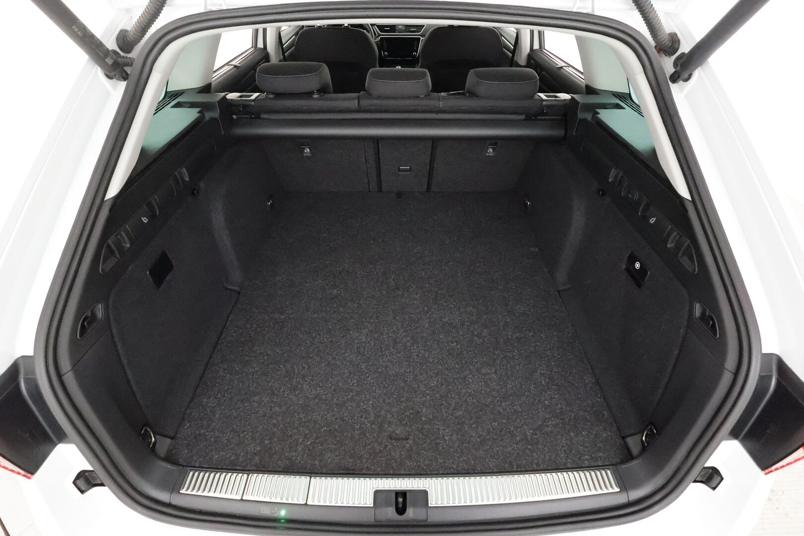 SKODA SUPERB 2024 1.4 TSi iV Style DSG * ACC / Skoda crystal light / Webasto / Koukku / Muistipenkki / Apple&Android * - Merkkihuollettu / Kahdet Renkaat / 2x Lataus