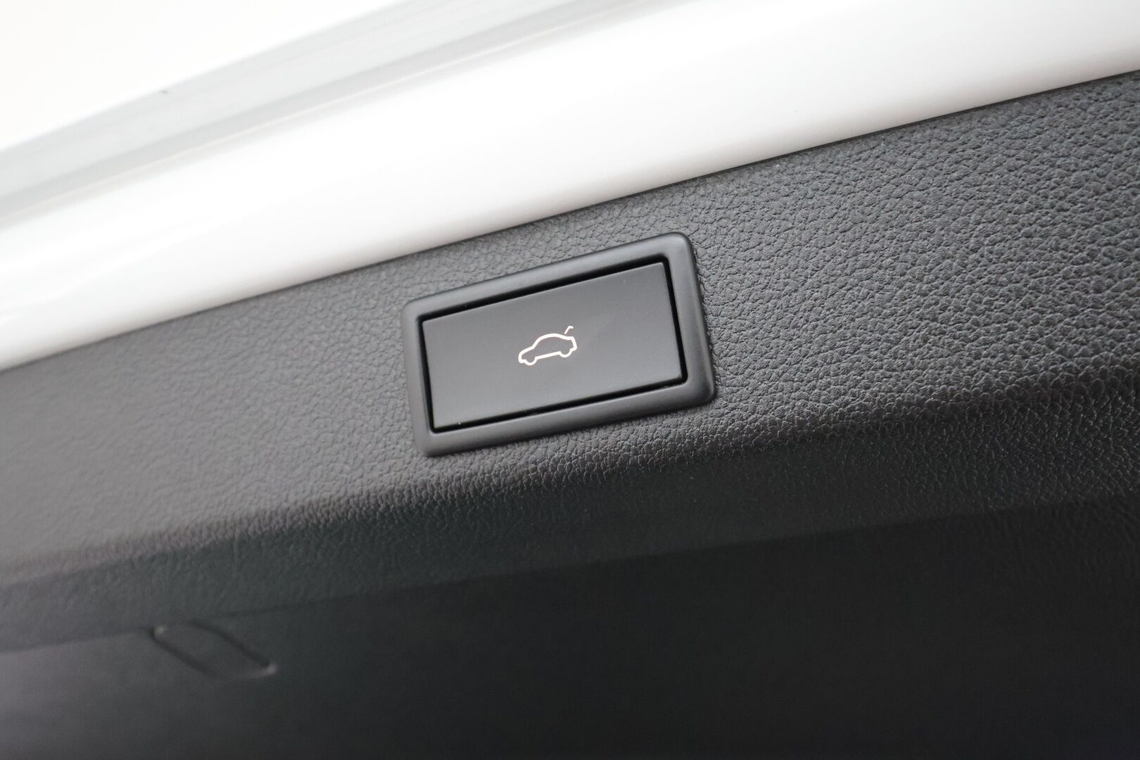 SKODA SUPERB 2024 1.4 TSi iV Style DSG * ACC / Skoda crystal light / Webasto / Koukku / Muistipenkki / Apple&Android * - Merkkihuollettu / Kahdet Renkaat / 2x Lataus