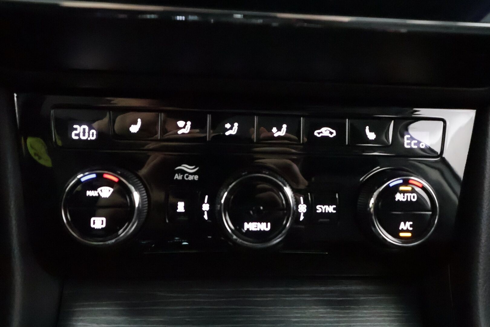 SKODA SUPERB 2024 1.4 TSi iV Style DSG * ACC / Skoda crystal light / Webasto / Koukku / Muistipenkki / Apple&Android * - Merkkihuollettu / Kahdet Renkaat / 2x Lataus