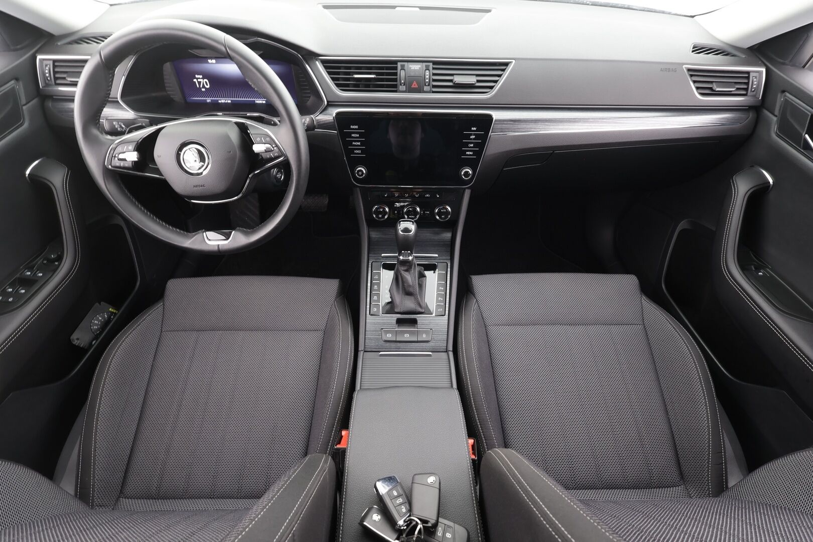 SKODA SUPERB 2024 1.4 TSi iV Style DSG * ACC / Skoda crystal light / Webasto / Koukku / Muistipenkki / Apple&Android * - Merkkihuollettu / Kahdet Renkaat / 2x Lataus