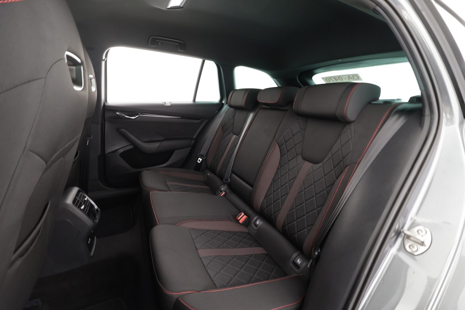 SKODA OCTAVIA 2023 Combi 2.0 TDI RS 4x4 147kW * ACC / Webasto / Koukku / P.kamera / Matrix-LED / Apple&Android * - Merkkihuollettu / Kahdet renkaat