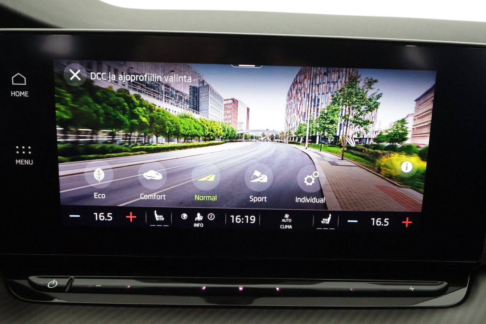 SKODA OCTAVIA 2023 Combi 2.0 TDI RS 4x4 147kW * ACC / Webasto / Koukku / P.kamera / Matrix-LED / Apple&Android * - Merkkihuollettu / Kahdet renkaat