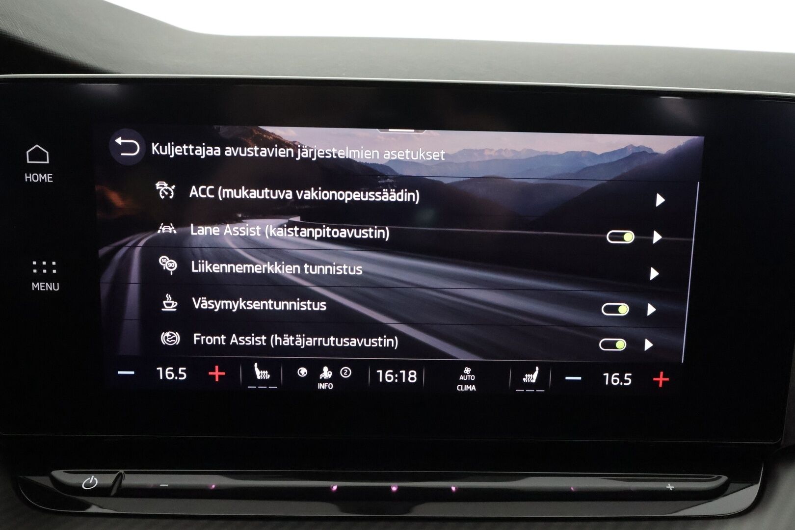 SKODA OCTAVIA 2023 Combi 2.0 TDI RS 4x4 147kW * ACC / Webasto / Koukku / P.kamera / Matrix-LED / Apple&Android * - Merkkihuollettu / Kahdet renkaat