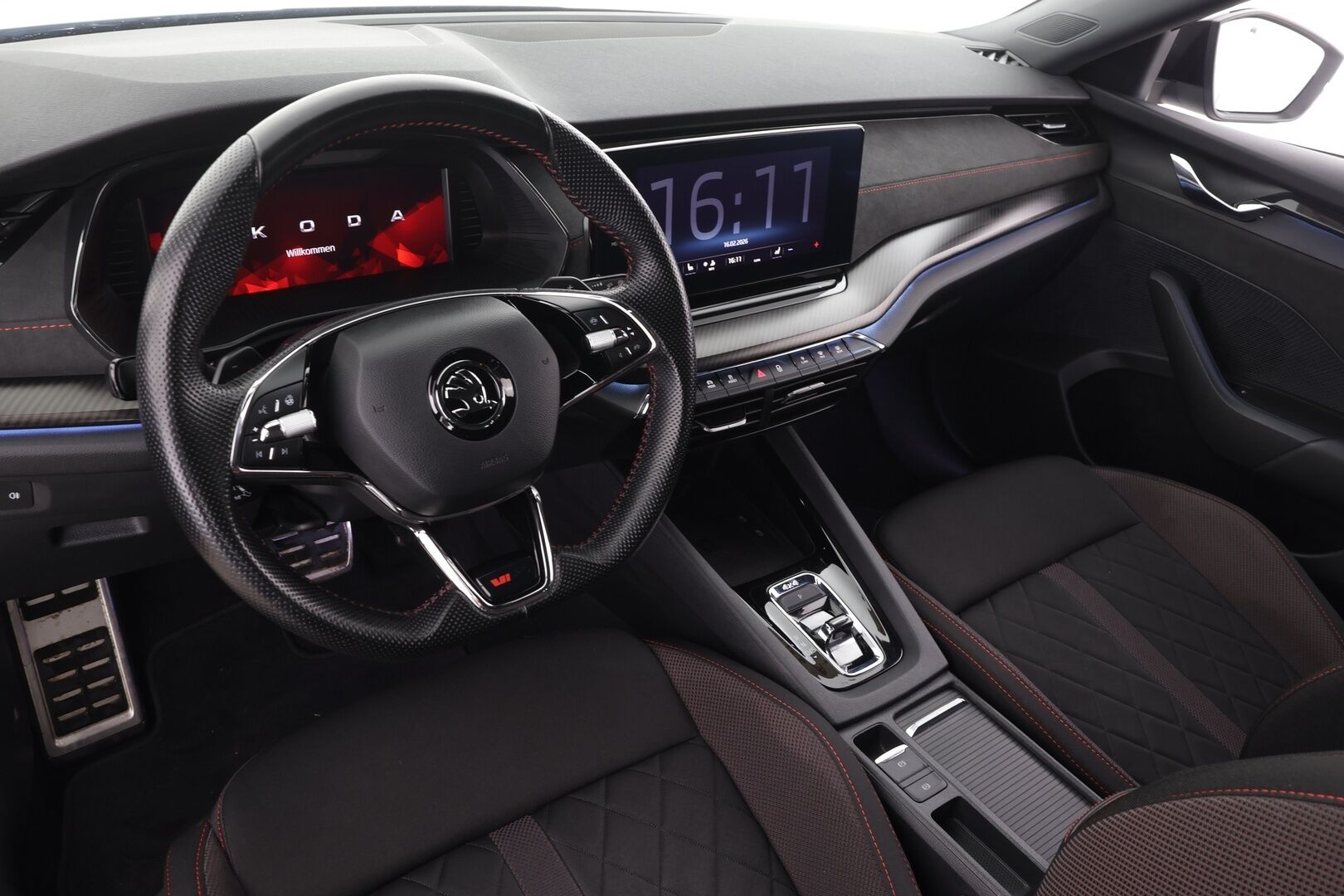 SKODA OCTAVIA 2023 Combi 2.0 TDI RS 4x4 147kW * ACC / Webasto / Koukku / P.kamera / Matrix-LED / Apple&Android * - Merkkihuollettu / Kahdet renkaat