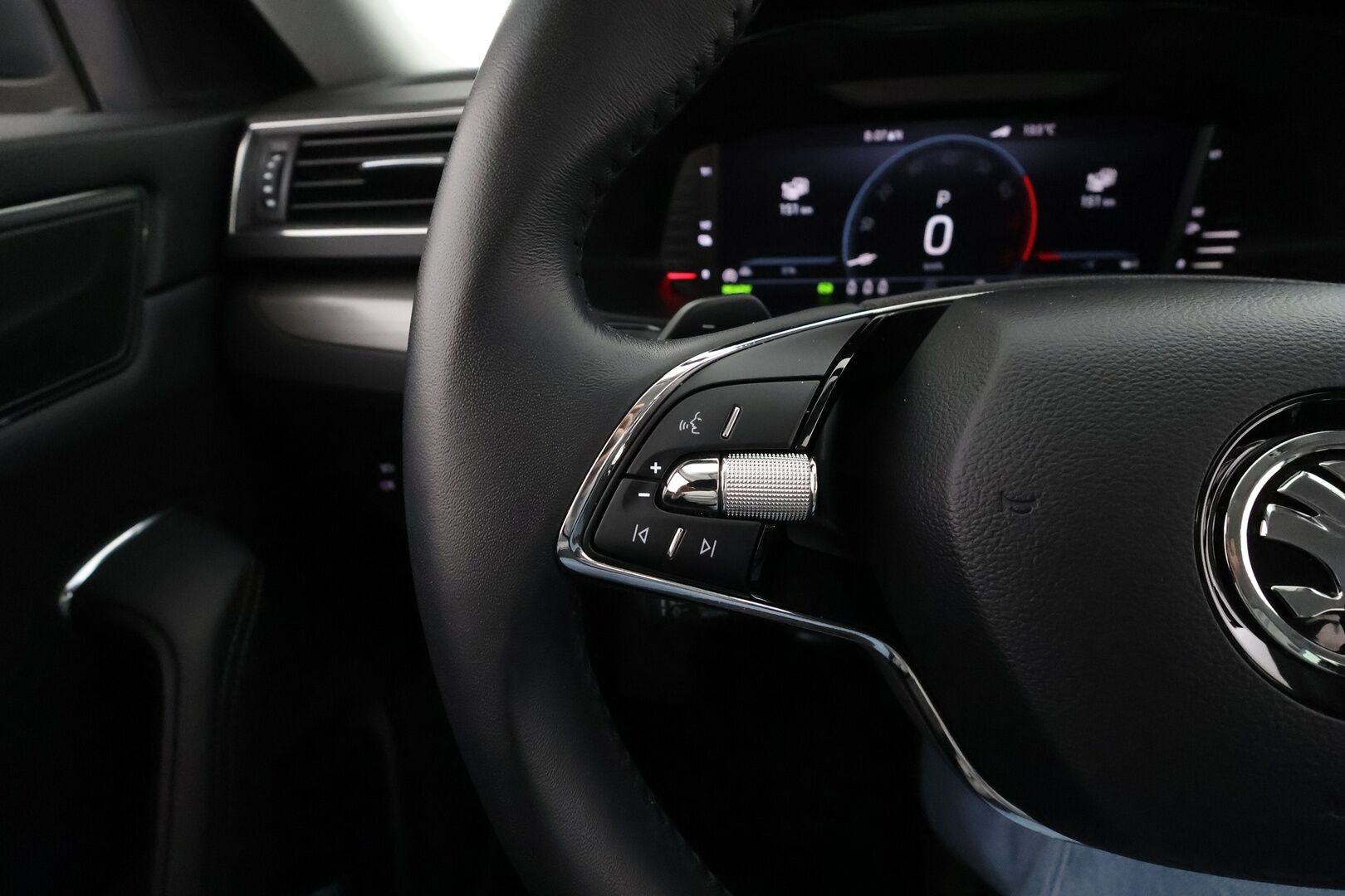 SKODA SUPERB 2023 1.4 TSi iV Style DSG * ACC / Matrix-LED / Webasto / Koukku / Muistipenkki / Apple&Android * - Merkkihuollettu / Akku kuntotarkastettu / 2x Lataus / Kahdet Renkaat