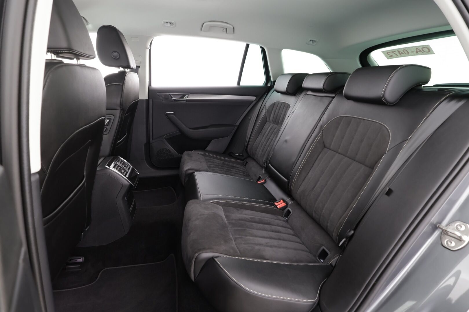 SKODA SUPERB 2023 1.4 TSi iV Style DSG * ACC / Matrix-LED / Webasto / Koukku / Muistipenkki / Apple&Android * - Merkkihuollettu / Akku kuntotarkastettu / 2x Lataus / Kahdet Renkaat