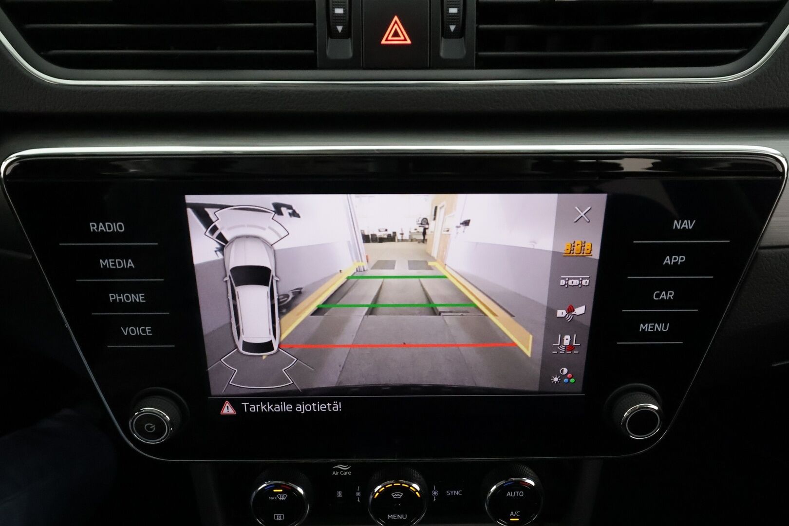 SKODA SUPERB 2023 1.4 TSi iV Style DSG * ACC / Matrix-LED / Webasto / Koukku / Muistipenkki / Apple&Android * - Merkkihuollettu / Akku kuntotarkastettu / 2x Lataus / Kahdet Renkaat