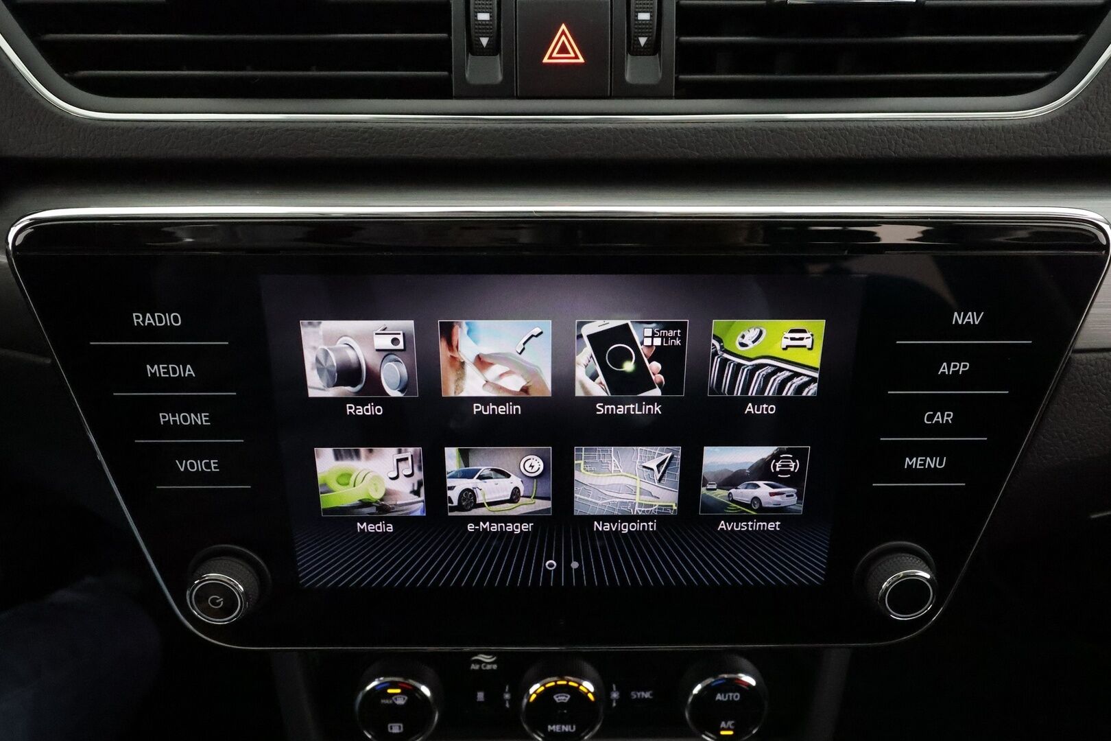 SKODA SUPERB 2023 1.4 TSi iV Style DSG * ACC / Matrix-LED / Webasto / Koukku / Muistipenkki / Apple&Android * - Merkkihuollettu / Akku kuntotarkastettu / 2x Lataus / Kahdet Renkaat