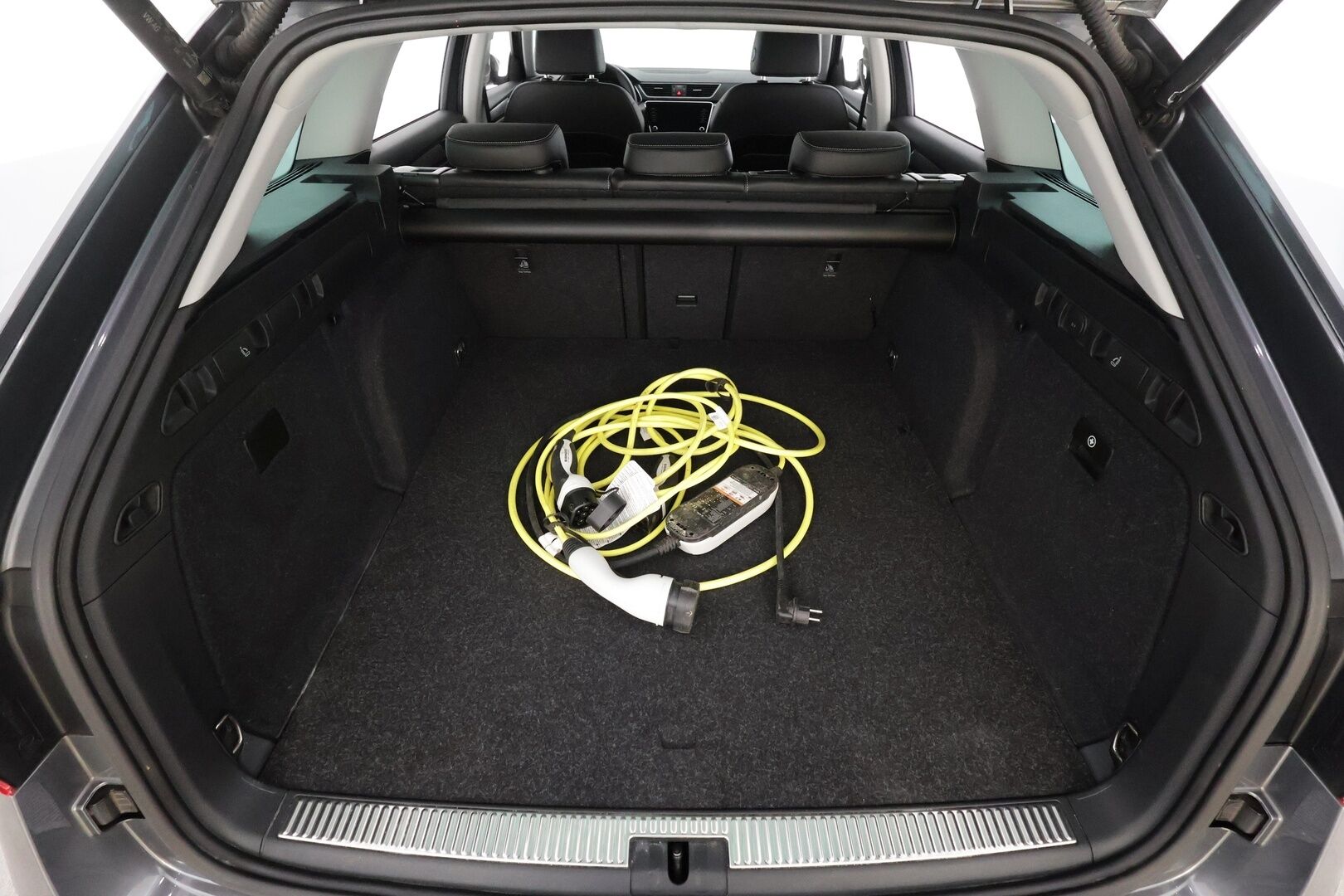 SKODA SUPERB 2023 1.4 TSi iV Style DSG * ACC / Matrix-LED / Webasto / Koukku / Muistipenkki / Apple&Android * - Merkkihuollettu / Akku kuntotarkastettu / 2x Lataus / Kahdet Renkaat