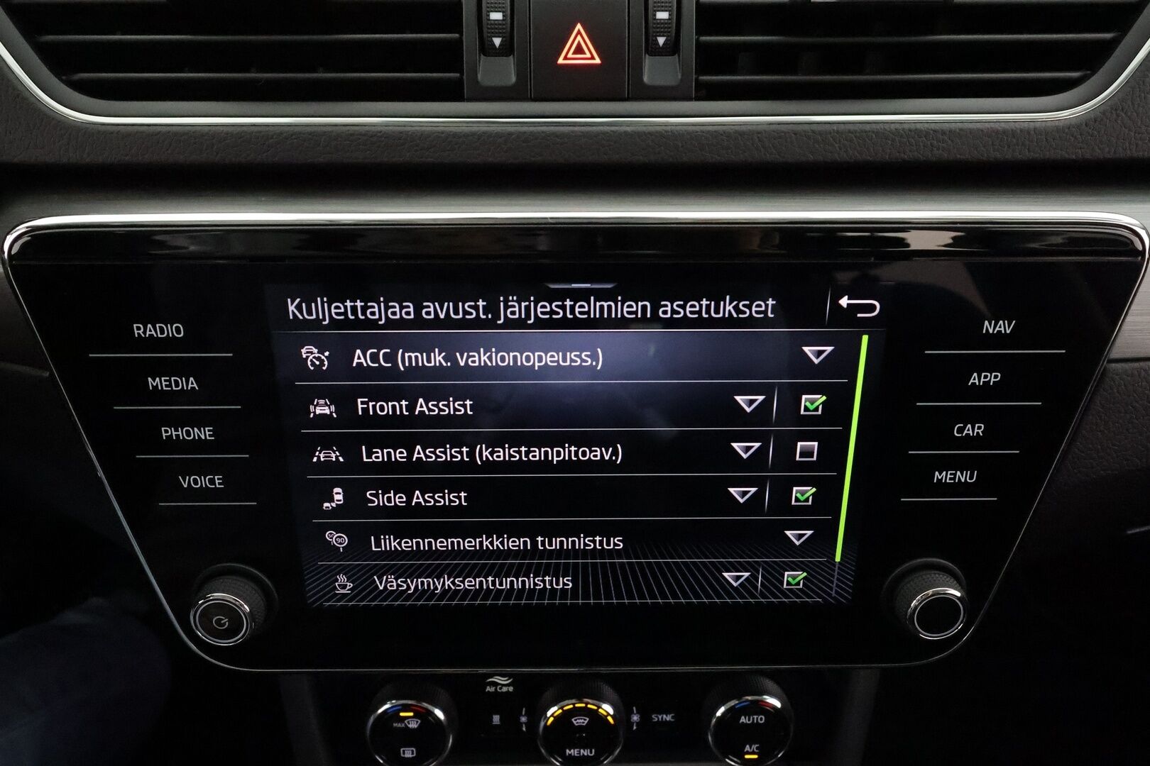 SKODA SUPERB 2023 1.4 TSi iV Style DSG * ACC / Matrix-LED / Webasto / Koukku / Muistipenkki / Apple&Android * - Merkkihuollettu / Akku kuntotarkastettu / 2x Lataus / Kahdet Renkaat