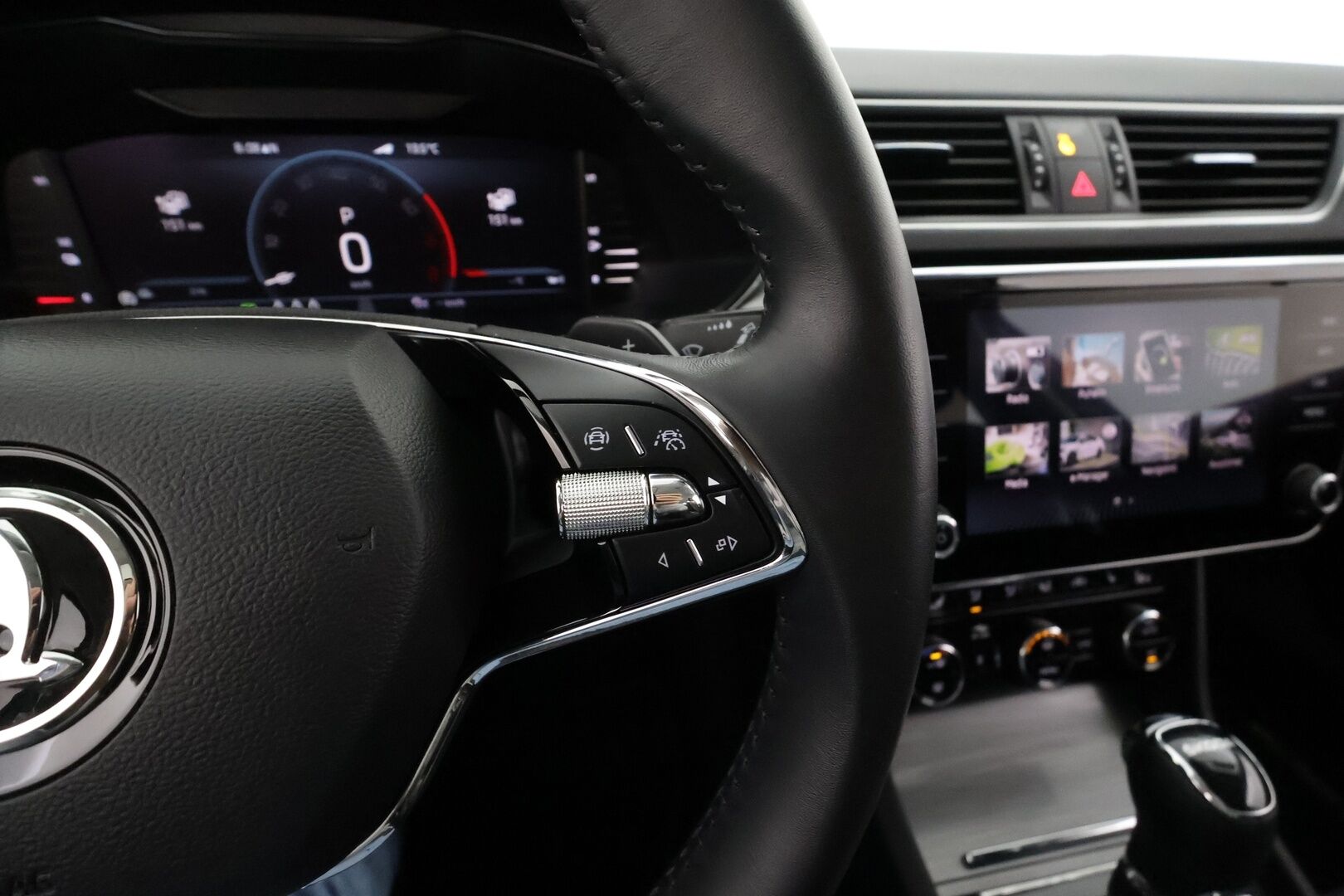 SKODA SUPERB 2023 1.4 TSi iV Style DSG * ACC / Matrix-LED / Webasto / Koukku / Muistipenkki / Apple&Android * - Merkkihuollettu / Akku kuntotarkastettu / 2x Lataus / Kahdet Renkaat