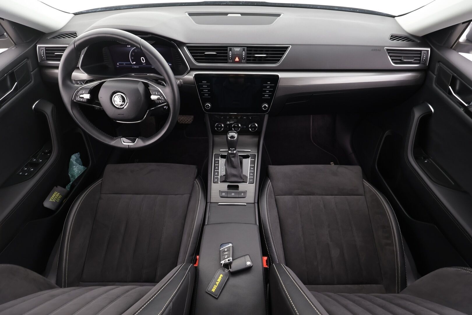 SKODA SUPERB 2023 1.4 TSi iV Style DSG * ACC / Matrix-LED / Webasto / Koukku / Muistipenkki / Apple&Android * - Merkkihuollettu / Akku kuntotarkastettu / 2x Lataus / Kahdet Renkaat