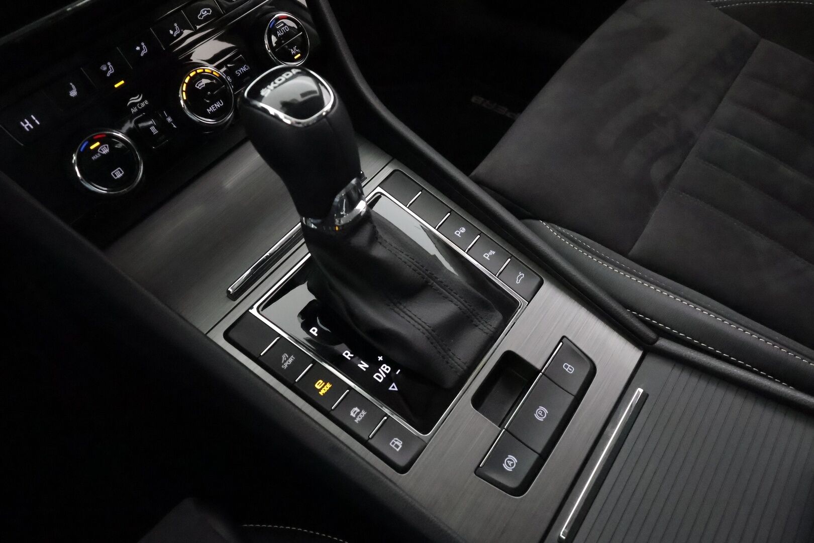 SKODA SUPERB 2023 1.4 TSi iV Style DSG * ACC / Matrix-LED / Webasto / Koukku / Muistipenkki / Apple&Android * - Merkkihuollettu / Akku kuntotarkastettu / 2x Lataus / Kahdet Renkaat