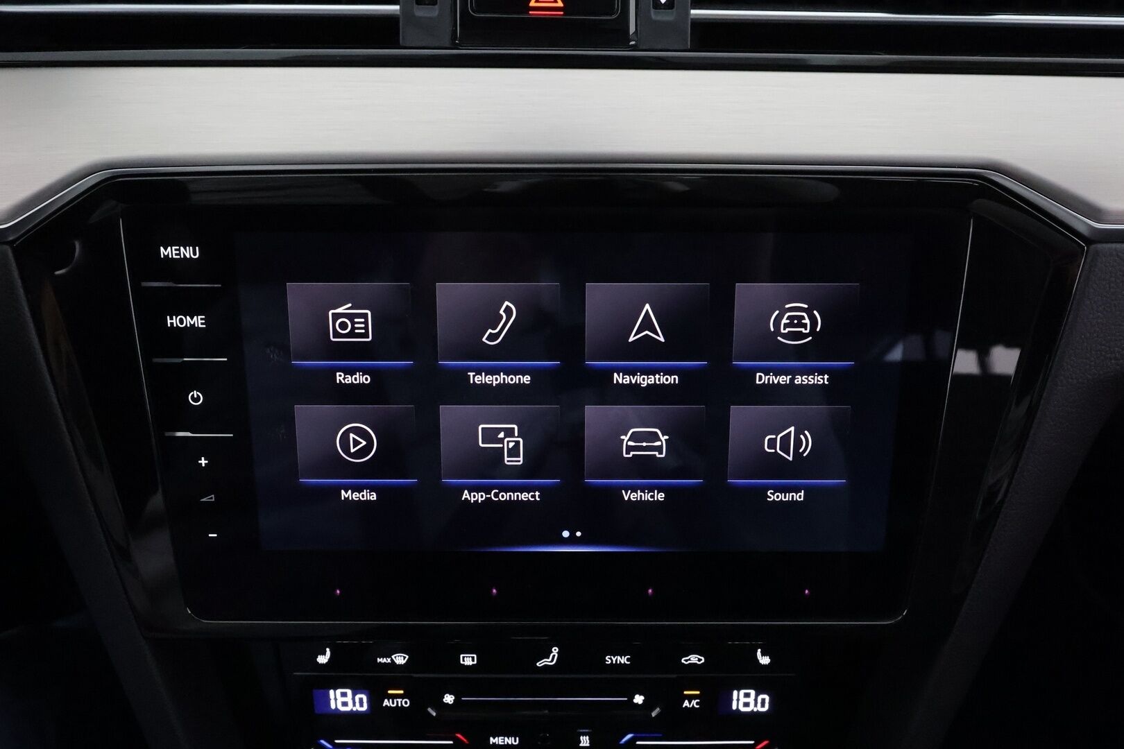 VOLKSWAGEN PASSAT 2023 Variant Business 2.0 TDi 150 DSG * ACC / Webasto / LED / P.Kamera / Apple&Android * - Merkkihuollettu / Kahdet Renkaat