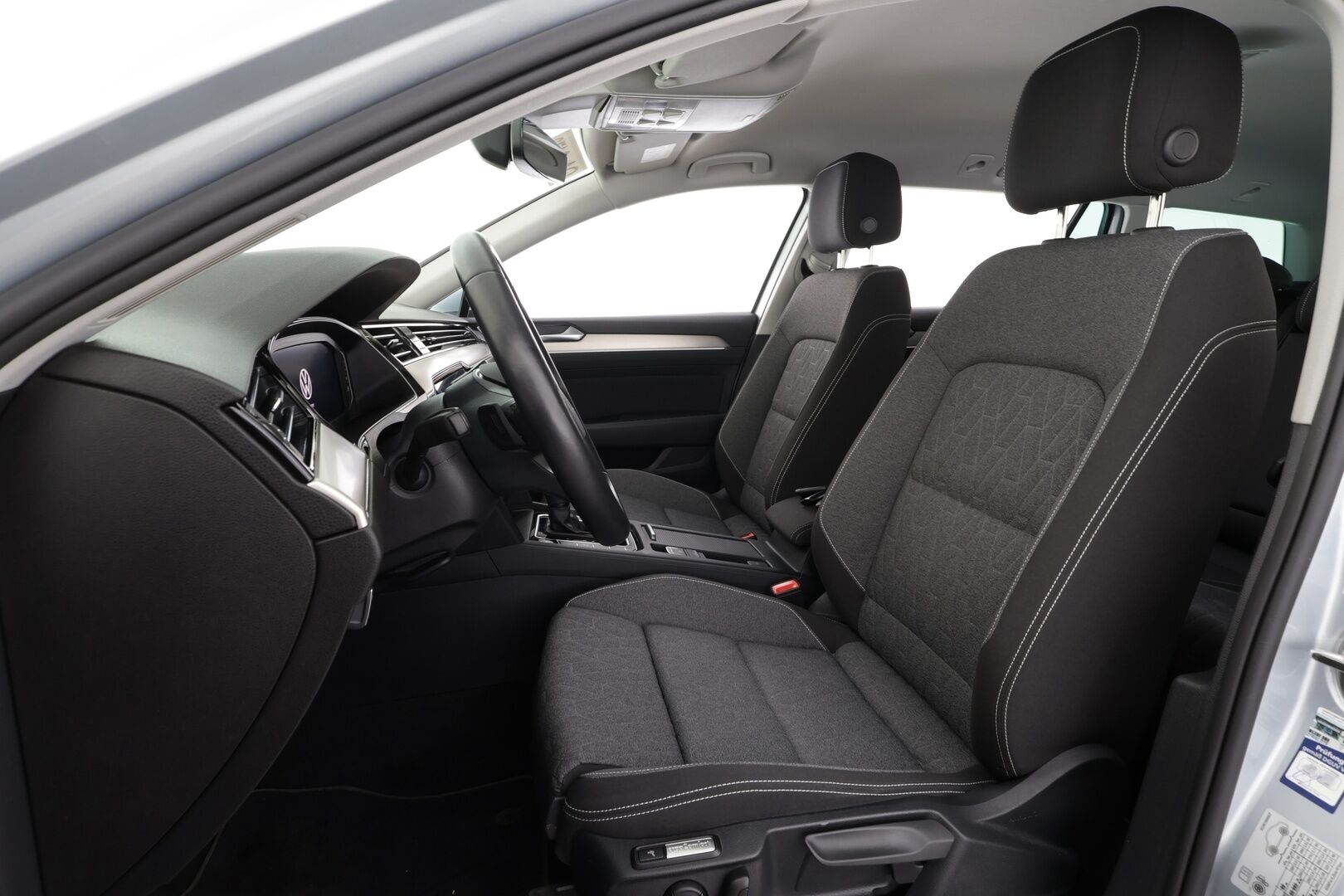 VOLKSWAGEN PASSAT 2023 Variant Business 2.0 TDi 150 DSG * ACC / Webasto / LED / P.Kamera / Apple&Android * - Merkkihuollettu / Kahdet Renkaat