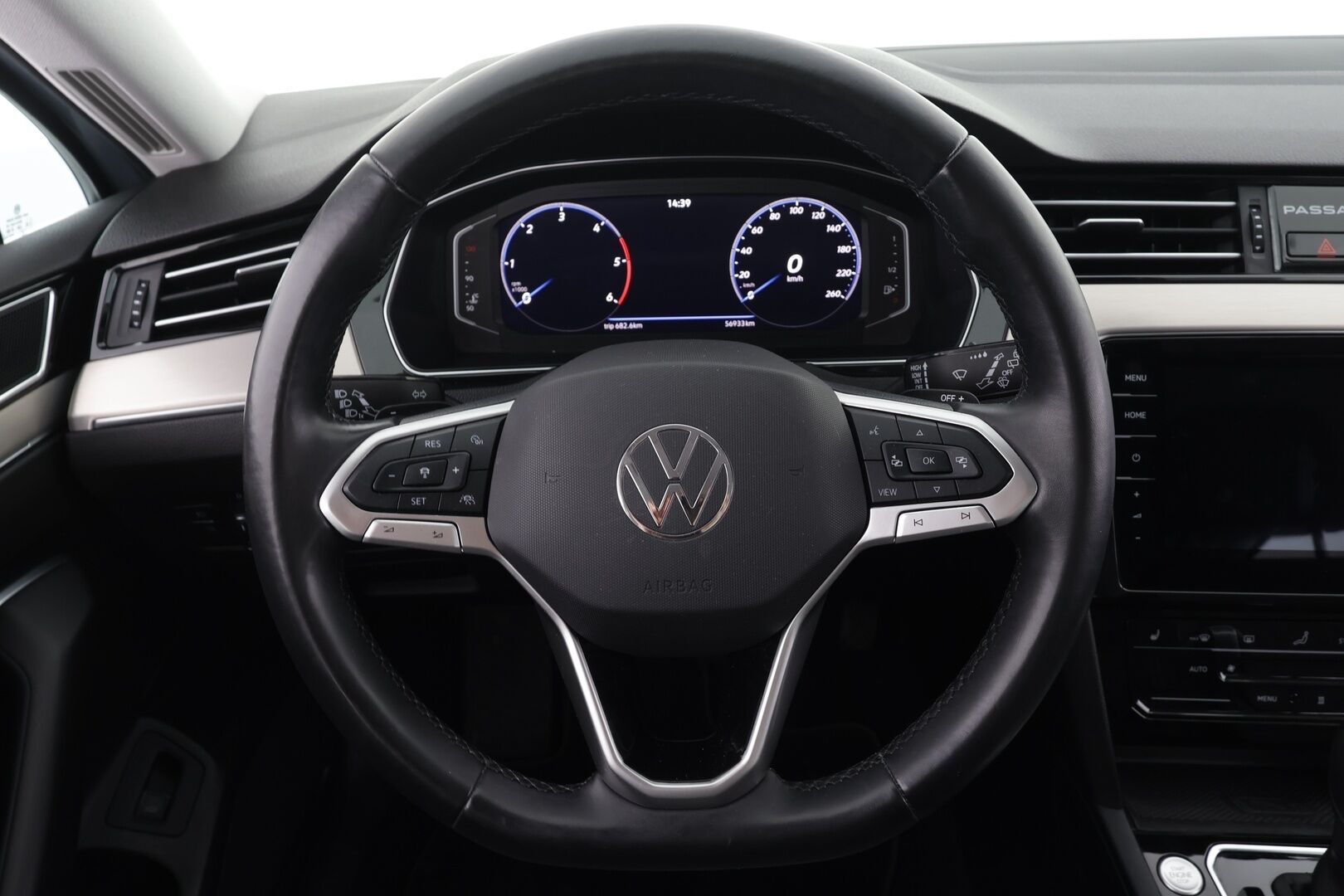 VOLKSWAGEN PASSAT 2023 Variant Business 2.0 TDi 150 DSG * ACC / Webasto / LED / P.Kamera / Apple&Android * - Merkkihuollettu / Kahdet Renkaat - HULLUT AVAJAISHULINAT KORKOTARJOUS 3,29 %