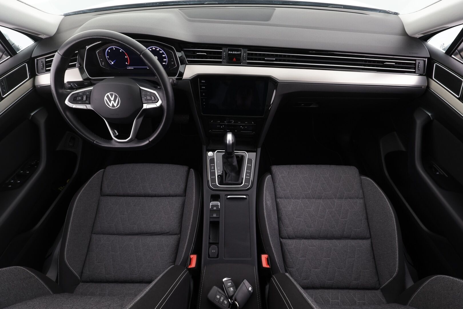 VOLKSWAGEN PASSAT 2023 Variant Business 2.0 TDi 150 DSG * ACC / Webasto / LED / P.Kamera / Apple&Android * - Merkkihuollettu / Kahdet Renkaat