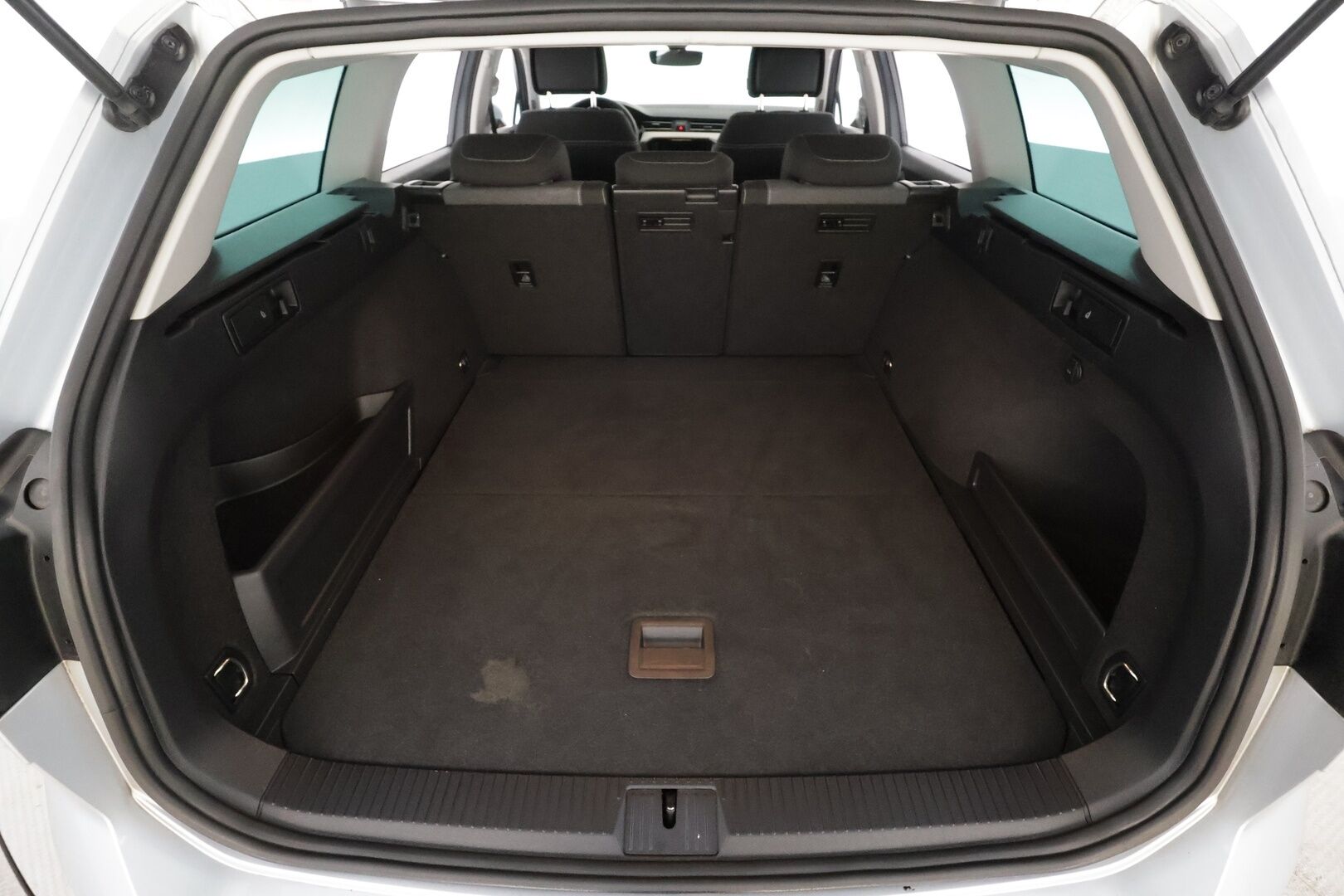 VOLKSWAGEN PASSAT 2023 Variant Business 2.0 TDi 150 DSG * ACC / Webasto / LED / P.Kamera / Apple&Android * - Merkkihuollettu / Kahdet Renkaat