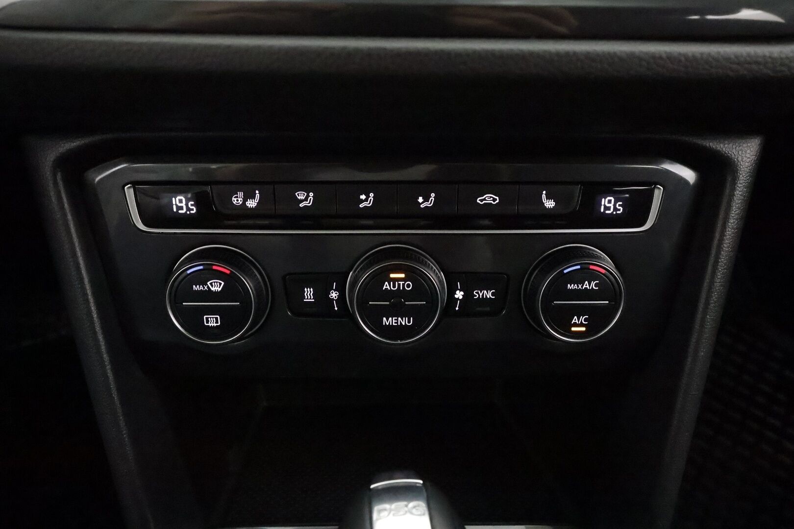 VOLKSWAGEN TIGUAN 2018 Comfortline 2,0 TDI SCR 140 kW 4MOTION DSG - | Webasto | ACC | LED | P.Kamera | Digimittaristo | Keyless |