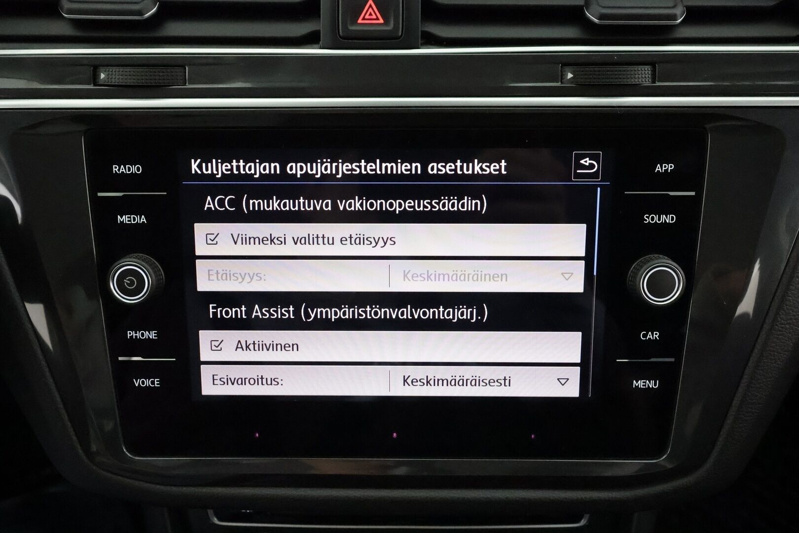 VOLKSWAGEN TIGUAN 2018 Comfortline 2,0 TDI SCR 140 kW 4MOTION DSG * Webasto / ACC / LED / P.Kamera / Digimittaristo / Keyless * - Merkkihuollot / Kahdet renkaat aluvanteilla / Tehokkaampi moottori