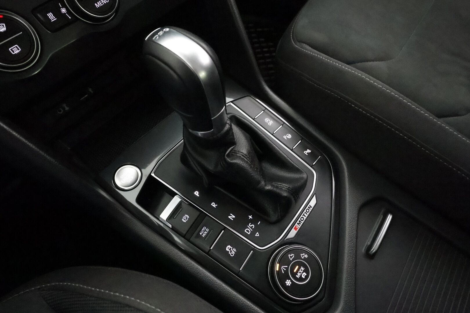 VOLKSWAGEN TIGUAN 2018 Comfortline 2,0 TDI SCR 140 kW 4MOTION DSG * Webasto / ACC / LED / P.Kamera / Digimittaristo / Keyless * - Merkkihuollot / Kahdet renkaat aluvanteilla / Tehokkaampi moottori - HULLUT AVAJAISHULINAT KORKOTARJOUS 3,29 %