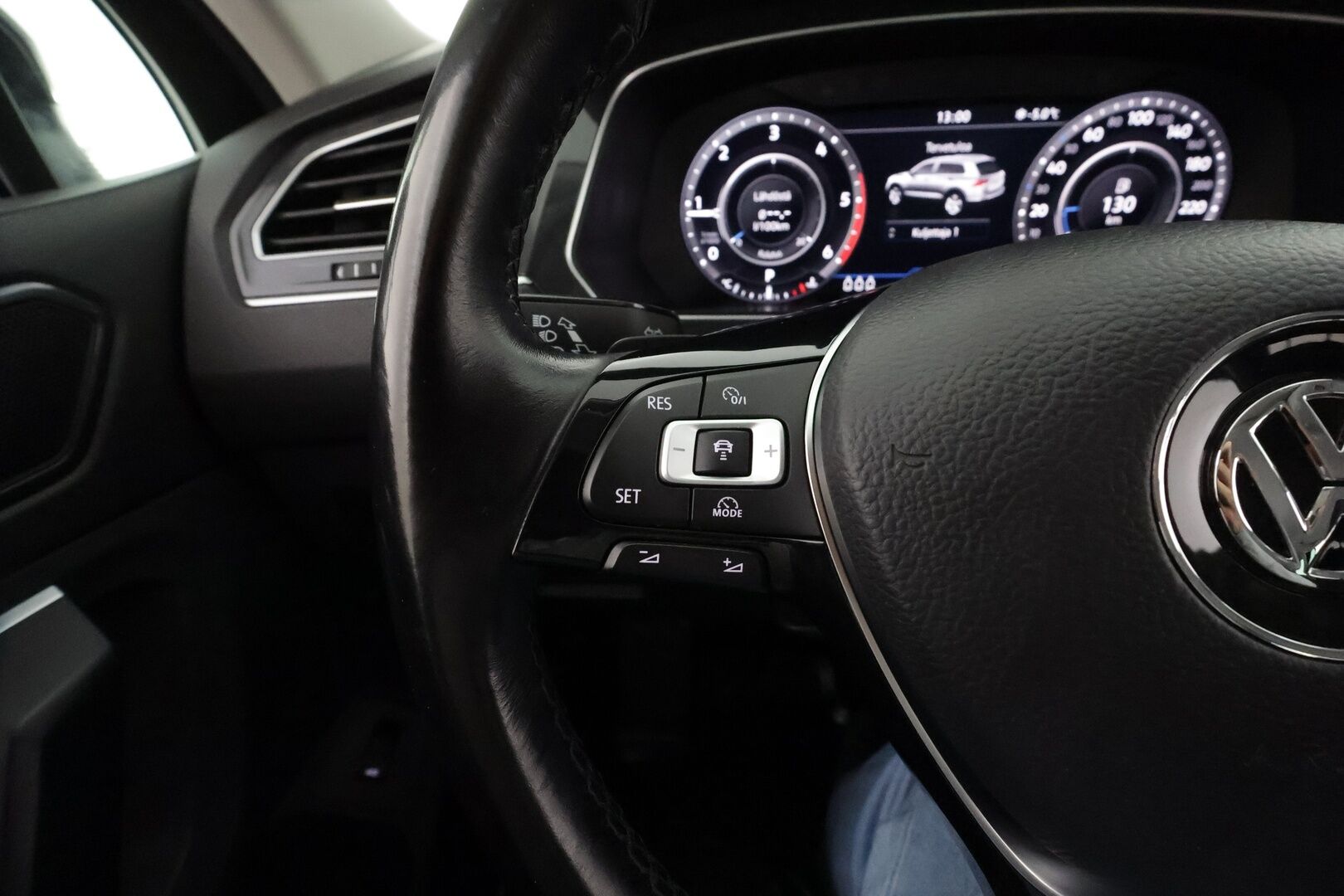 VOLKSWAGEN TIGUAN 2018 Comfortline 2,0 TDI SCR 140 kW 4MOTION DSG * Webasto / ACC / LED / P.Kamera / Digimittaristo / Keyless * - Merkkihuollot / Kahdet renkaat aluvanteilla / Tehokkaampi moottori