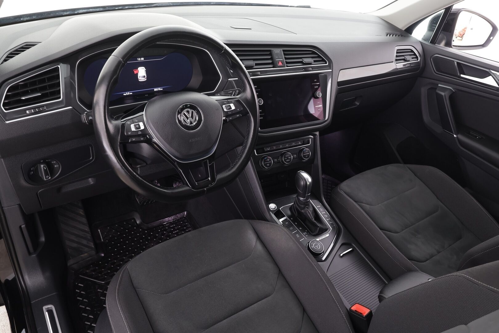 VOLKSWAGEN TIGUAN 2018 Comfortline 2,0 TDI SCR 140 kW 4MOTION DSG - | Webasto | ACC | LED | P.Kamera | Digimittaristo | Keyless |