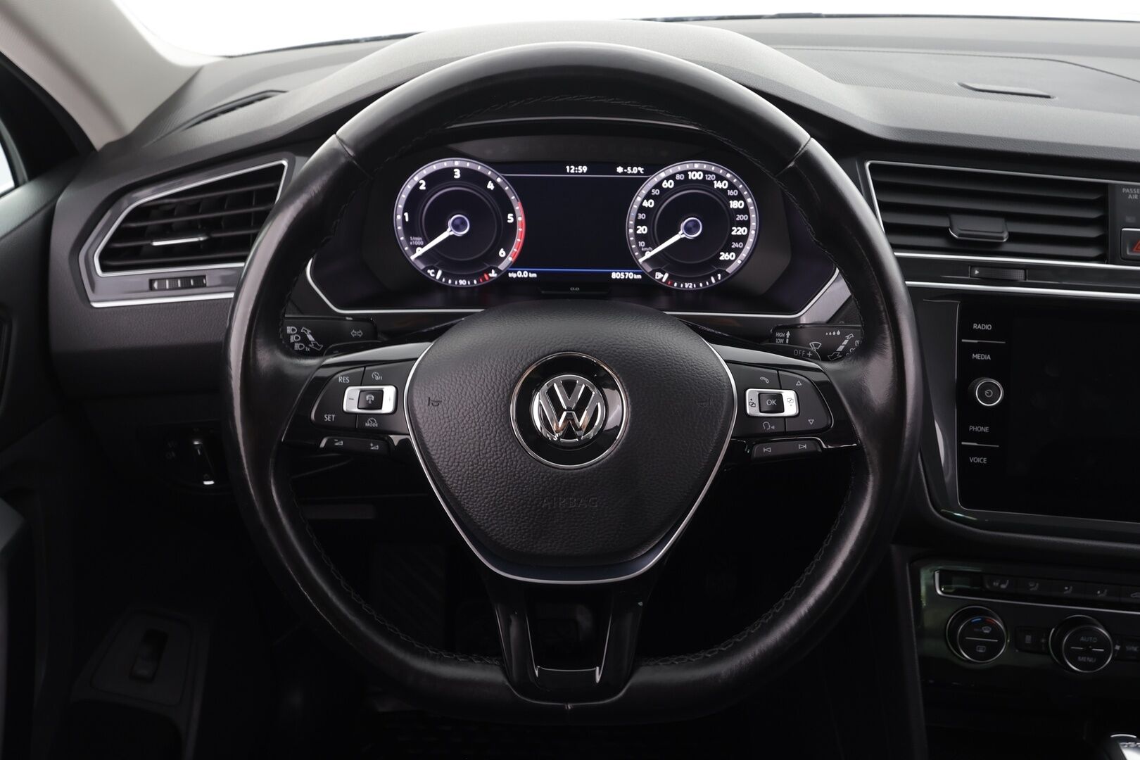 VOLKSWAGEN TIGUAN 2018 Comfortline 2,0 TDI SCR 140 kW 4MOTION DSG - | Webasto | ACC | LED | P.Kamera | Digimittaristo | Keyless |