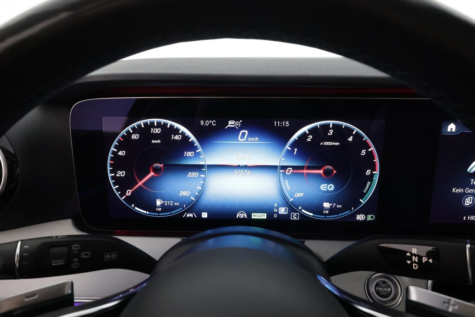 MERCEDES-BENZ E 2021 300 de T A Business Avantgarde * Distronic / Multibeam / Panorama / 360 / Sportpenkit / Widescreen * - Kahdet renkaat aluvanteilla