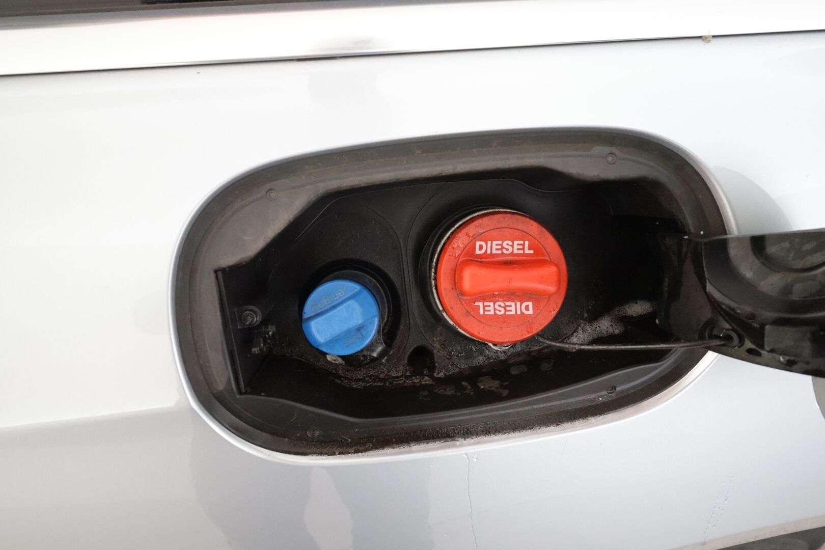 MERCEDES-BENZ E 2021 300 de T A Business Avantgarde * Distronic / Multibeam / Panorama / 360 / Sportpenkit / Widescreen * - Kahdet renkaat aluvanteilla