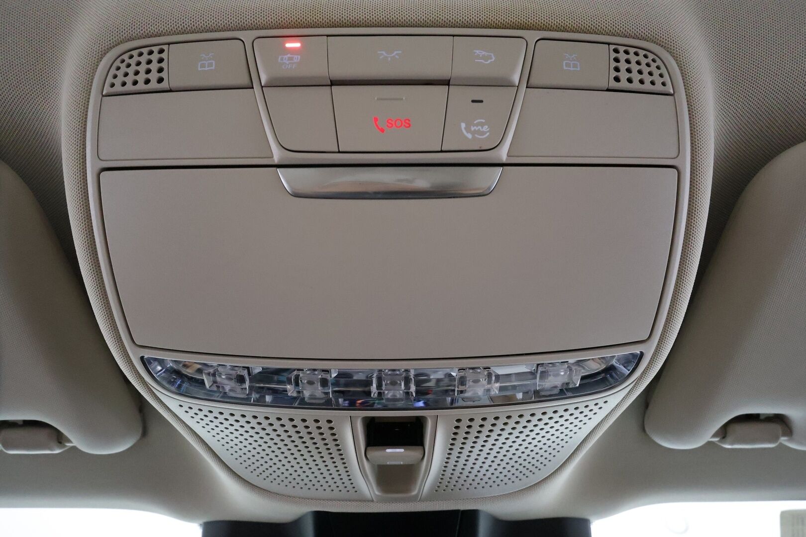 MERCEDES-BENZ E 2021 300 de T A Business Avantgarde * Distronic / Multibeam / Panorama / 360 / Sportpenkit / Widescreen * - Kahdet renkaat aluvanteilla