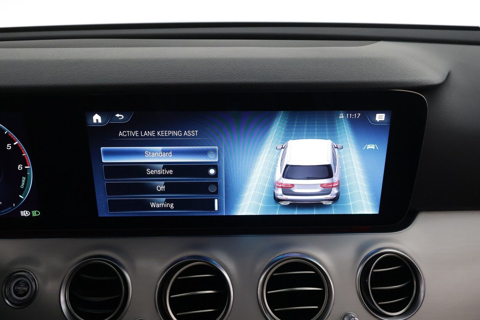 MERCEDES-BENZ E 2021 300 de T A Business Avantgarde * Distronic / Multibeam / Panorama / 360 / Sportpenkit / Widescreen * - Kahdet renkaat aluvanteilla