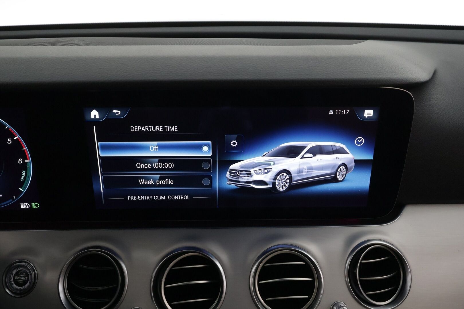 MERCEDES-BENZ E 2021 300 de T A Business Avantgarde * Distronic / Multibeam / Panorama / 360 / Sportpenkit / Widescreen * - Kahdet renkaat aluvanteilla