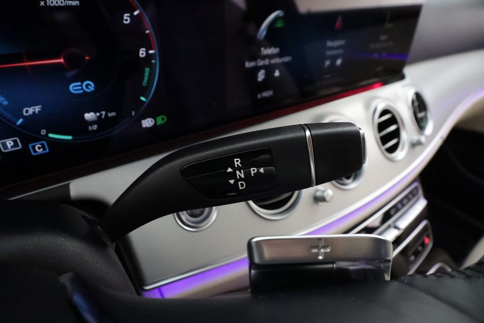 MERCEDES-BENZ E 2021 300 de T A Business Avantgarde * Distronic / Multibeam / Panorama / 360 / Sportpenkit / Widescreen * - Kahdet renkaat aluvanteilla