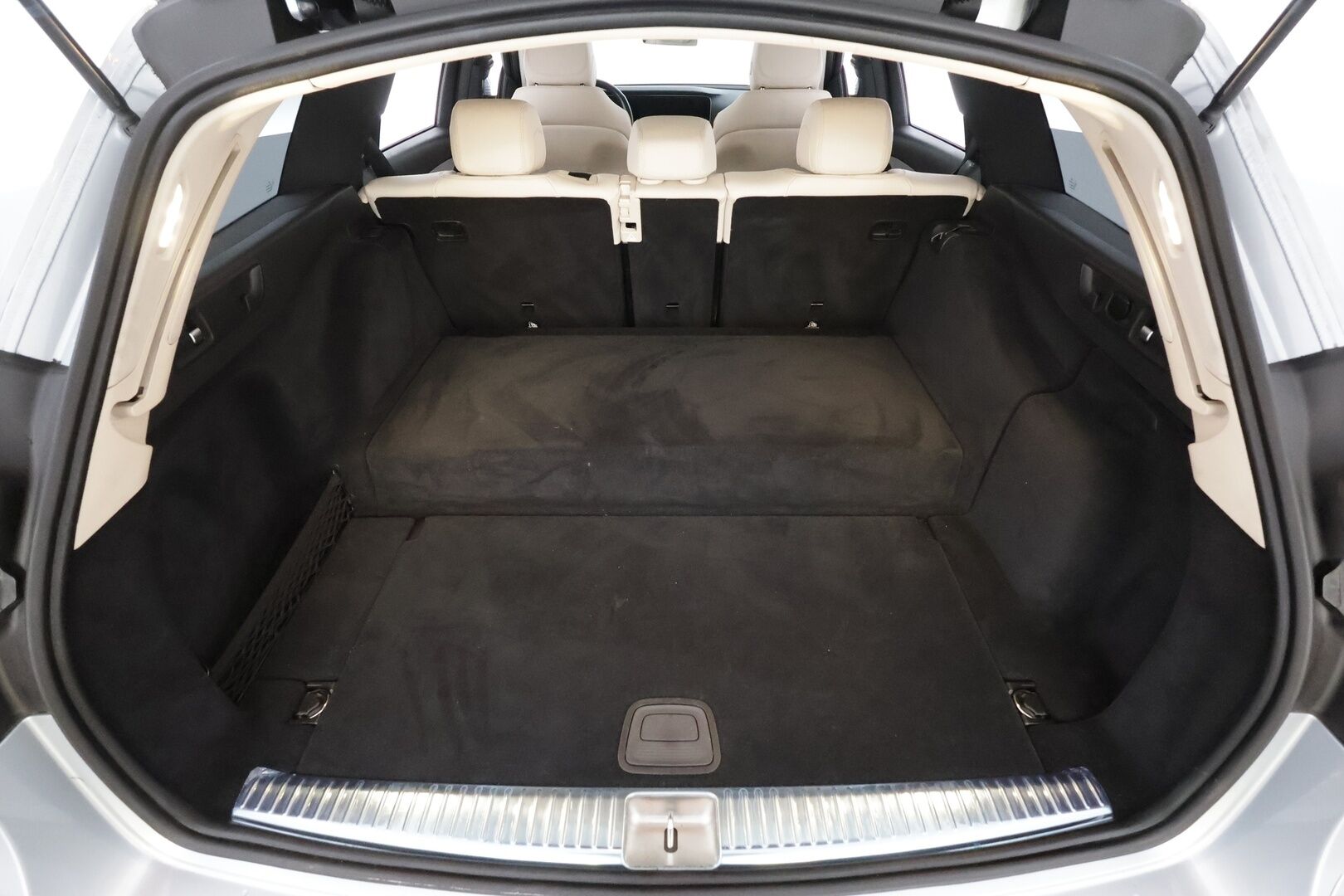 MERCEDES-BENZ E 2021 300 de T A Business Avantgarde * Distronic / Multibeam / Panorama / 360 / Sportpenkit / Widescreen * - Kahdet renkaat aluvanteilla