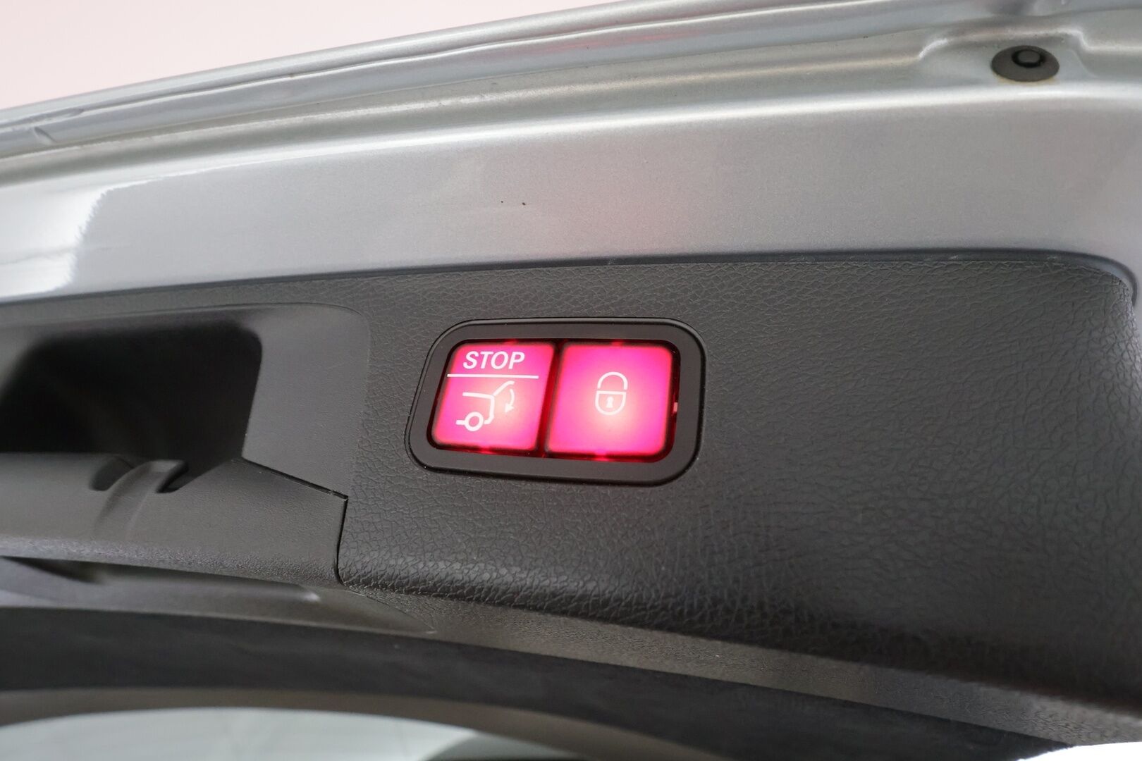 MERCEDES-BENZ E 2021 300 de T A Business Avantgarde * Distronic / Multibeam / Panorama / 360 / Sportpenkit / Widescreen * - Kahdet renkaat aluvanteilla